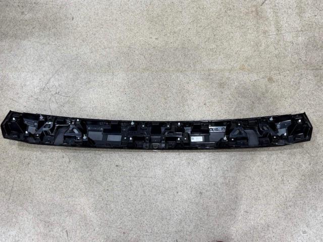 ☆納車外し品☆【三菱純正】デリカD:5/CV1W 純正リアガーニッシュ