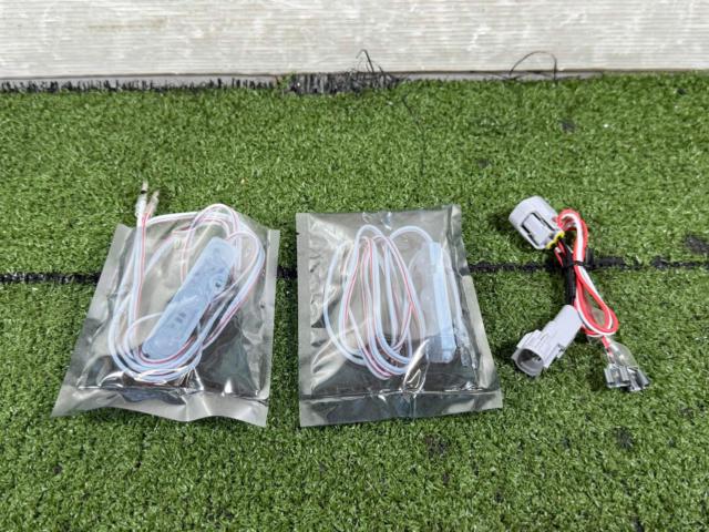 【YOURS】デリカD:5 クリーンディーゼル車専用 LEDグリル内イルミネーション(ブルー)