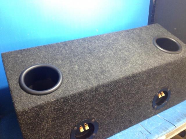 KICKER COMPETITION 10C×2発 ボックス付きサブウーファー