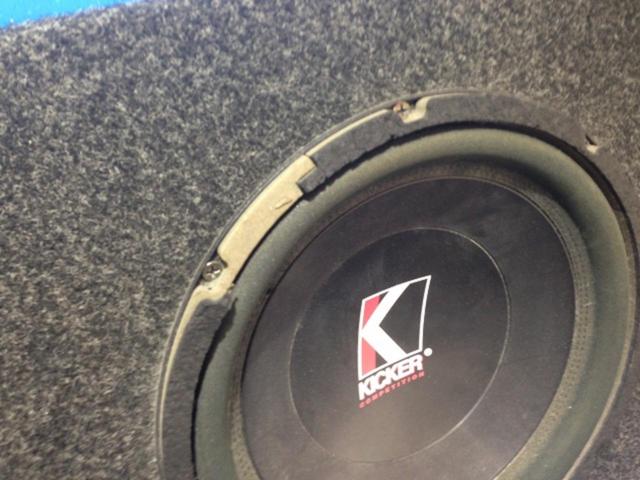 KICKER COMPETITION 10C×2発 ボックス付きサブウーファー