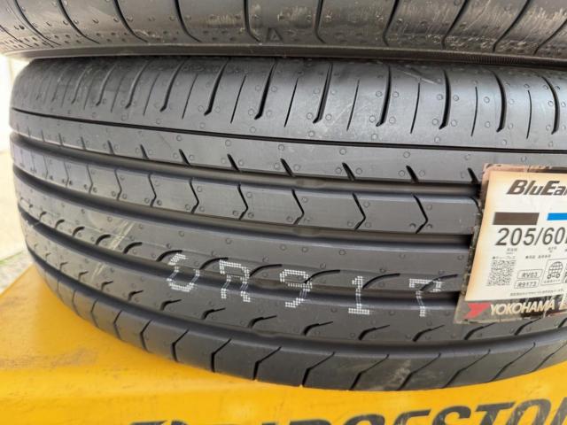YOKOHAMA BluEarth-RV RV03 205/60R16 96H