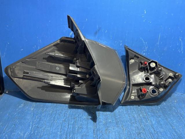 日産 T32エクストレイル  前期純正テールレンズ