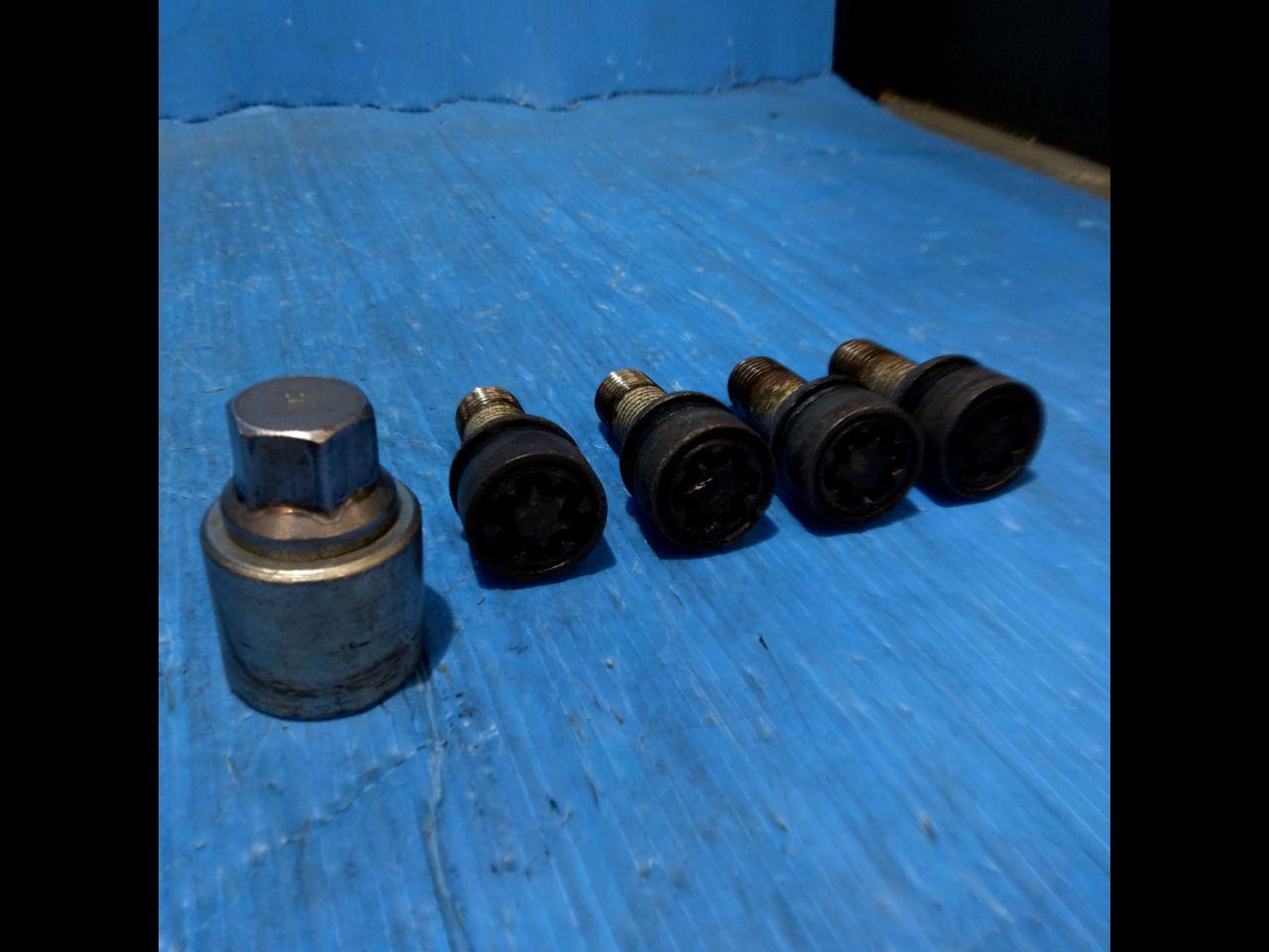 メーカー不明  ホイールロックボルト  M14xP1.5  首下: 約27mm  球面座