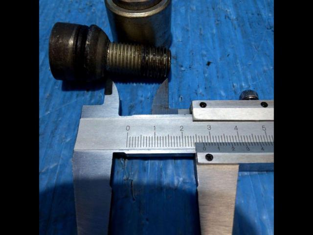 メーカー不明  ホイールロックボルト  M14xP1.5  首下: 約27mm  球面座