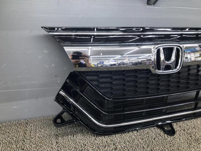 HONDA
Genuine front grille