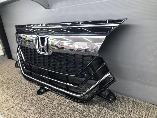 HONDA
Genuine front grille
