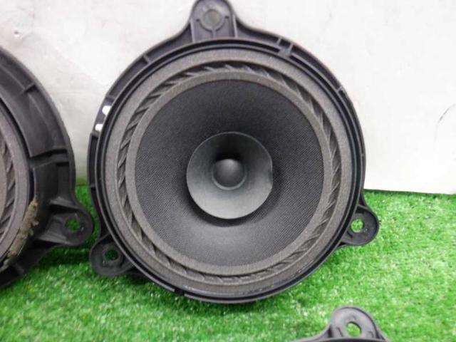 Nissan
Genuine speaker