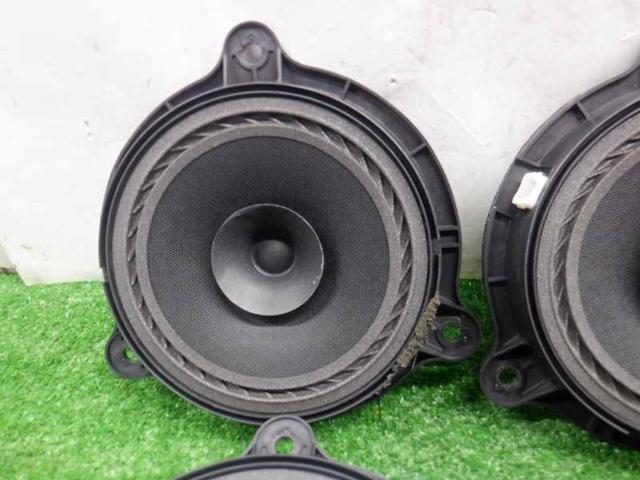 Nissan
Genuine speaker