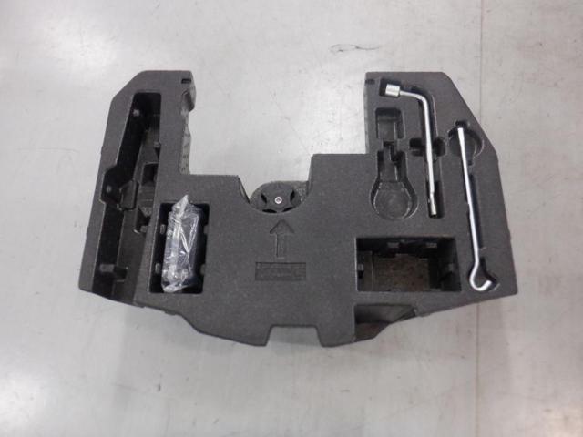 Nissan
Genuine vehicle tool storage box