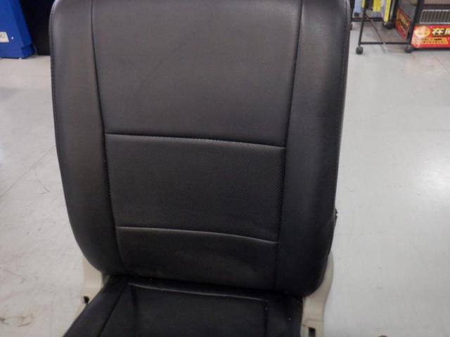 Suzuki genuine
Driver's seat
