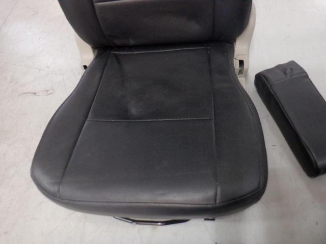 Suzuki genuine
Driver's seat