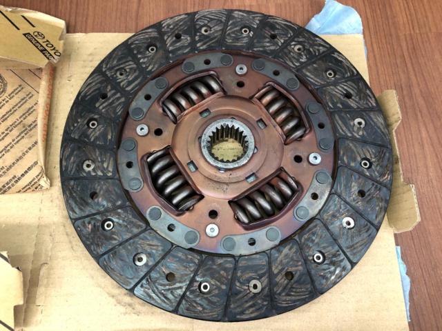EXEDY
Clutch disc used in a 100-series Chaser.