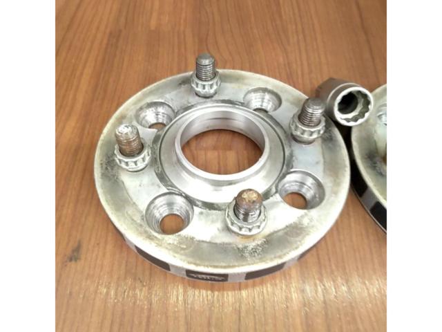 kics
Wide tread spacer
