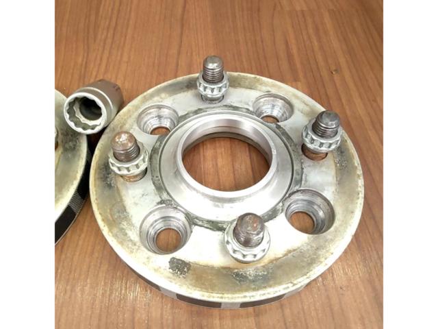 kics
Wide tread spacer