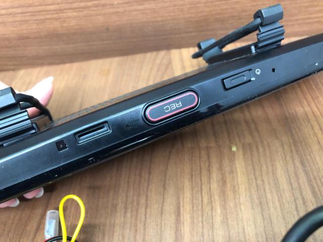 KENWOOD
DRV-EMN5700
Navi interlocking
Digital rearview mirror type
Front and rear 2 Camera drive recorder