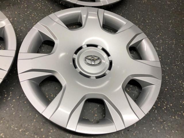 トヨタ純正 200系ハイエース 4型以降 純正15インチ ホイールキャップ