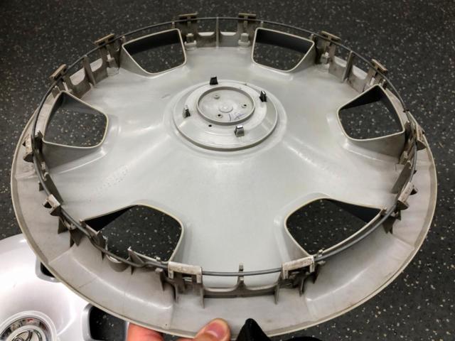 トヨタ純正 200系ハイエース 1/2/3型純正15インチホイールキャップ 1枚