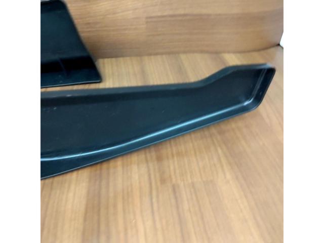 ノーブランド 汎用サイドスカート【80系VOXYで使用】