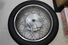 【KAWASAKI】エストレア純正リアホイール(ドラムブレーキ)外し