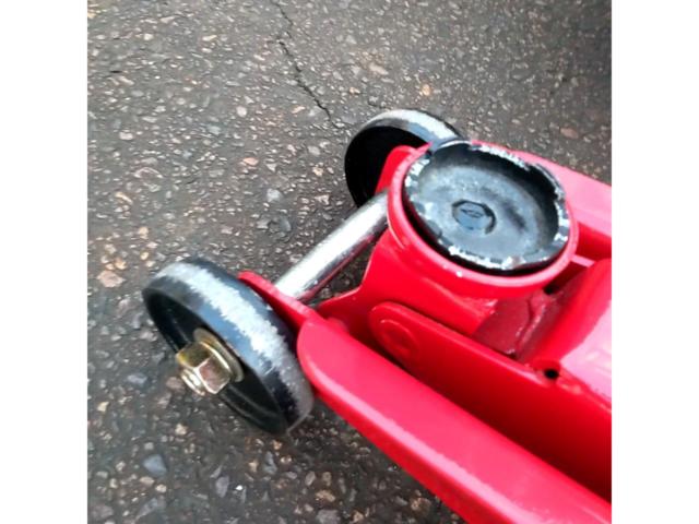 BAL
3 tons hydraulic floor jack