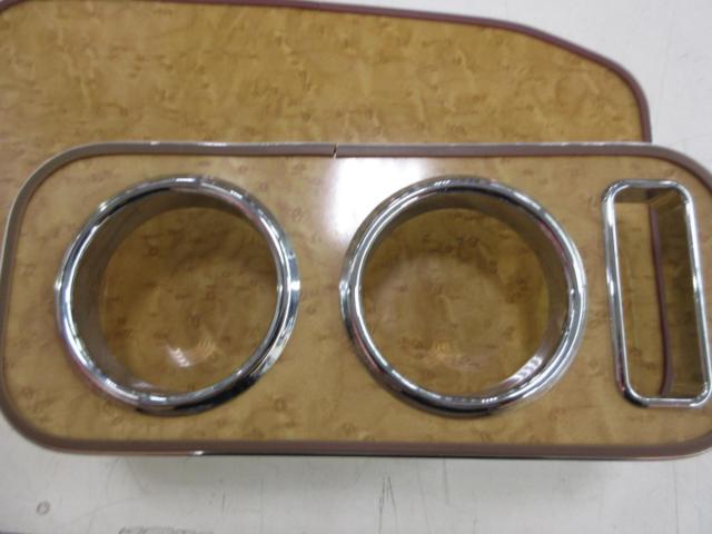 Unknown Manufacturer
Front table