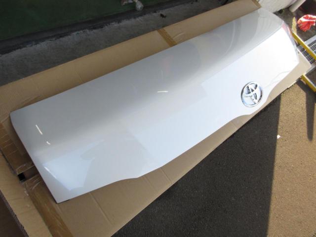 Toyota genuine Hiace
200 series
wide
8 type
Genuine bonnet