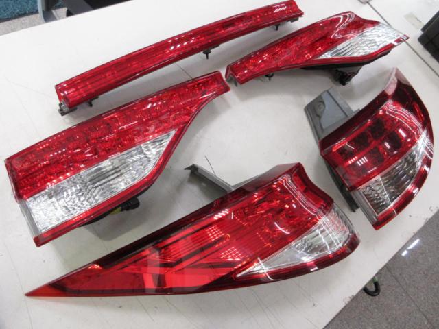 Toyota genuine Estima
50 system
Medium-term genuine tail lens