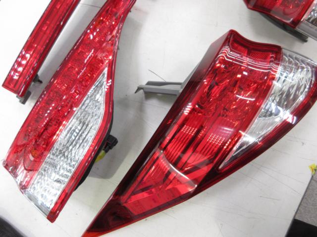 Toyota genuine Estima
50 system
Medium-term genuine tail lens