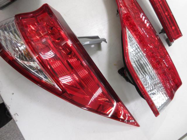 Toyota genuine Estima
50 system
Medium-term genuine tail lens