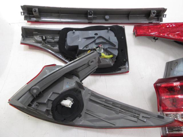 Toyota genuine Estima
50 system
Medium-term genuine tail lens