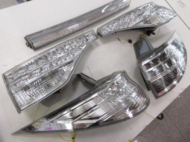 Toyota genuine Estima
50 system
Mid-cycle genuine clear taillights