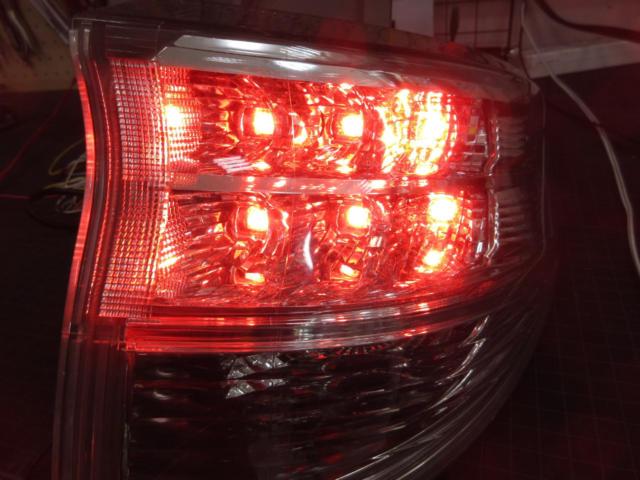 Toyota genuine Estima
50 system
Mid-cycle genuine clear taillights