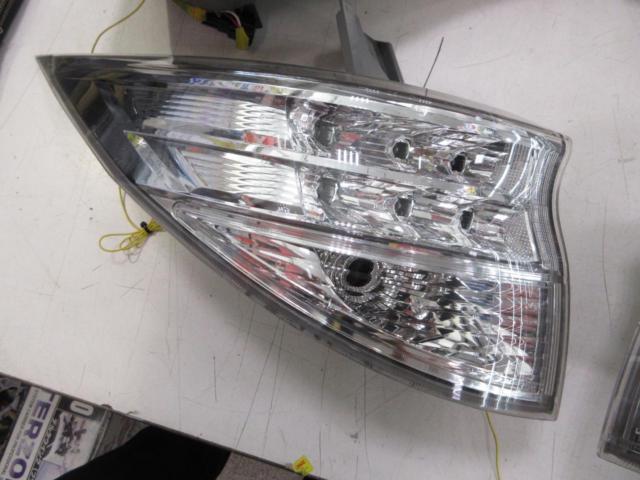 Toyota genuine Estima
50 system
Mid-cycle genuine clear taillights