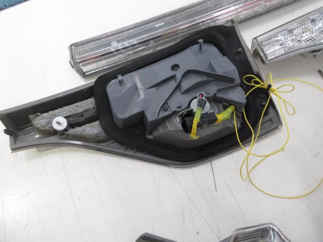 Toyota genuine Estima
50 system
Mid-cycle genuine clear taillights