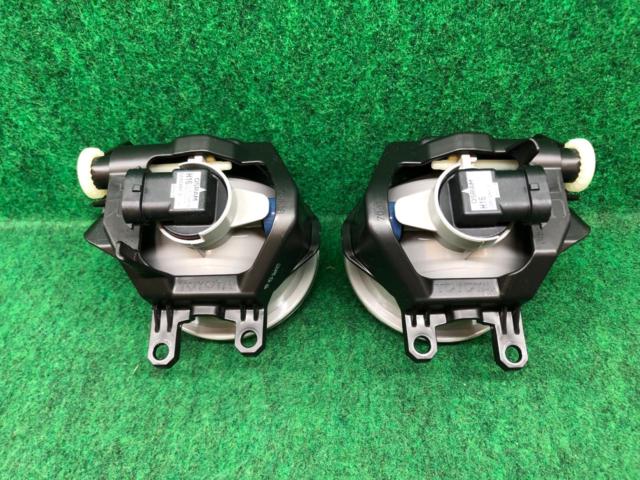 Genuine Toyota parts

Halogen
Fog lamp unit