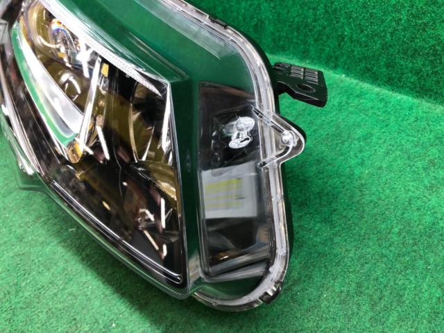 GB系フリード純正ヘッドライト運転席側