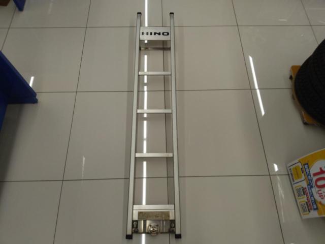 HINO ラダー