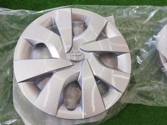 Toyota genuine
Genuine Vitz 130 series wheel caps, 14-inch