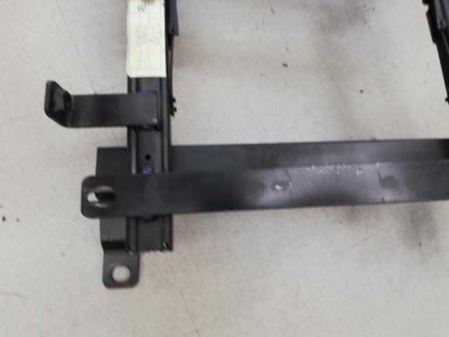 メーカー不明 シートレール 【H051】フィットGD1･2 運転席側