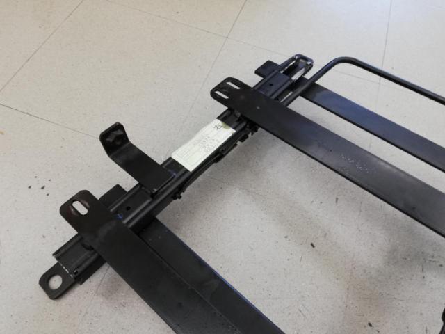 メーカー不明 シートレール 【H051】フィットGD1･2 運転席側