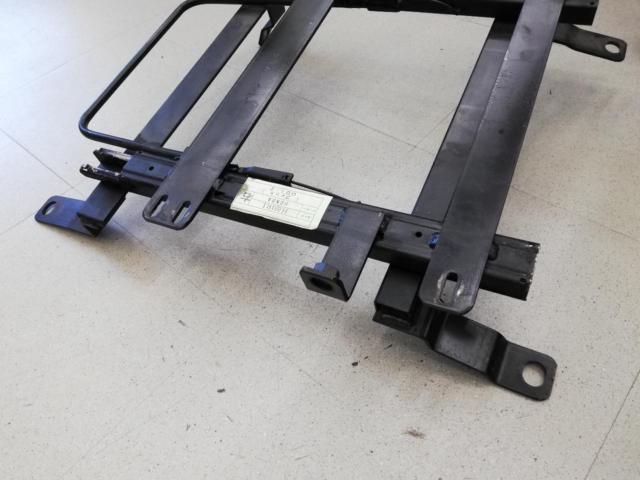 メーカー不明 シートレール 【H051】フィットGD1･2 運転席側
