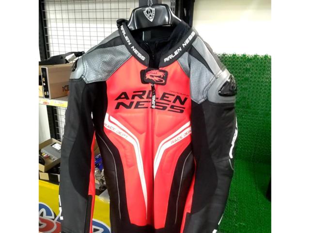 ARLENNESS レーシングスーツ