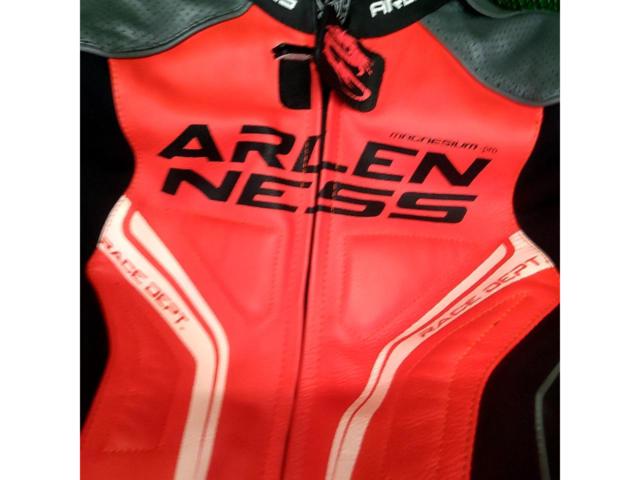 ARLENNESS レーシングスーツ