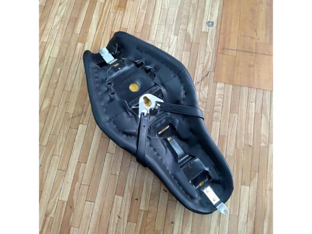 程度良好!! 【Harley-Davidson】 スポーツスターXL883R純正シート