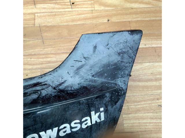 塗装ベースに!! 【KAWASAKI】 ZRX400純正右側サイドカバー 36001-1529