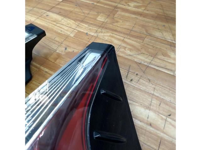 大人気商品!! 【トヨタ純正】 NHP10系/アクア中期純正テールレンズ