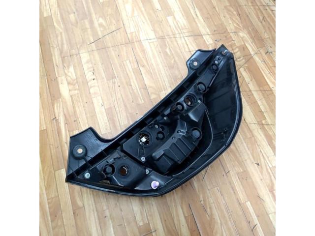 大人気商品!! 【トヨタ純正】 NHP10系/アクア中期純正テールレンズ