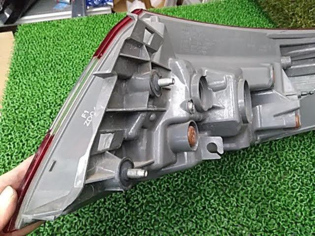 最終大幅値下げ!! 【日産純正(NISSAN)】 Y51/フーガ前期純正助手席外側テールレンズ