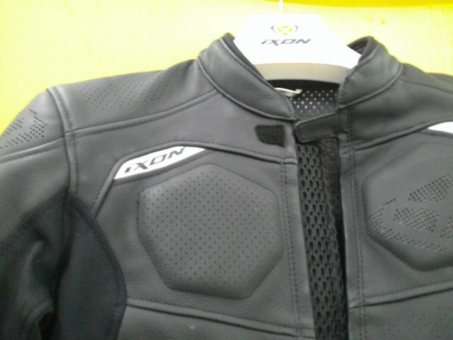 ixon CEROS A レザージャケット