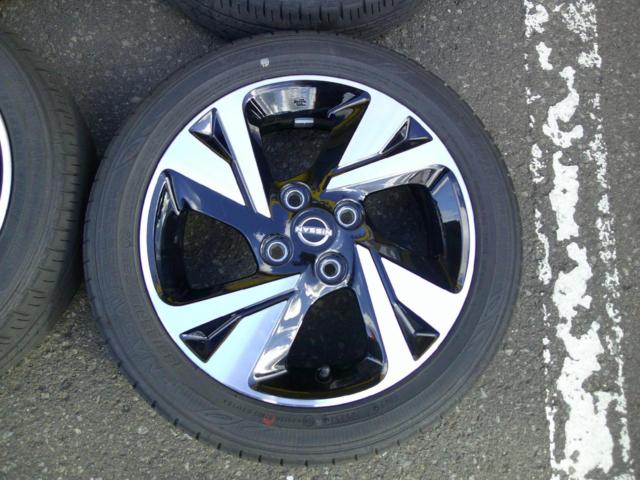 Nissan
Days original wheel
+ DUNLOP
ENASAVE
EC300 +